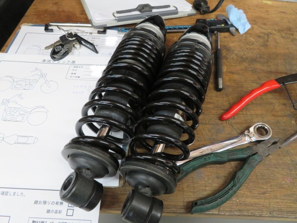 ハーレー　リアサスペンション　xl1200cx XL1200X リアサスペンション 左右 54550-10 ハーレー 純正 中古