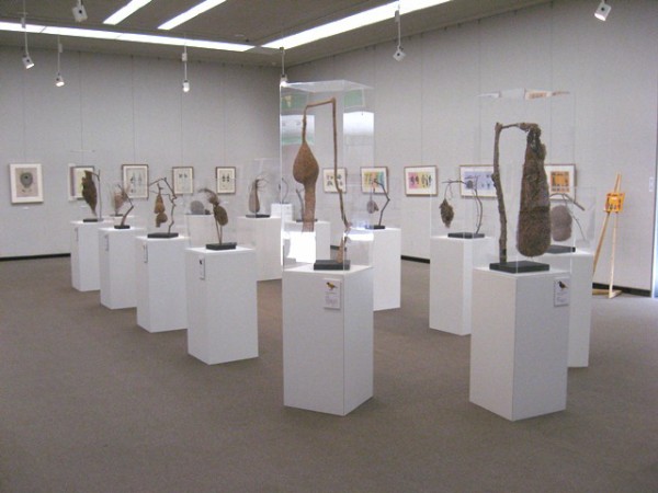 羽田から香川へ 鳥の巣展 鈴木まもる 草刈り薪割り日記