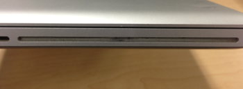 取り出せなくなってしまったcd Dvdをmacbookから物理的に強制排出する方法 Netbuffalo