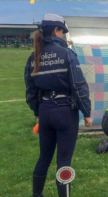 朗報 ヨーロッパのまんさん警官 デカい にゅ す速報z