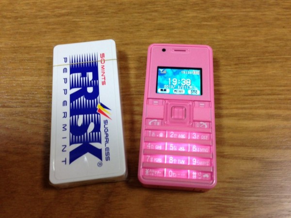 まさかのモック無し！サンプルはフリスク！WILLCOMの新機種