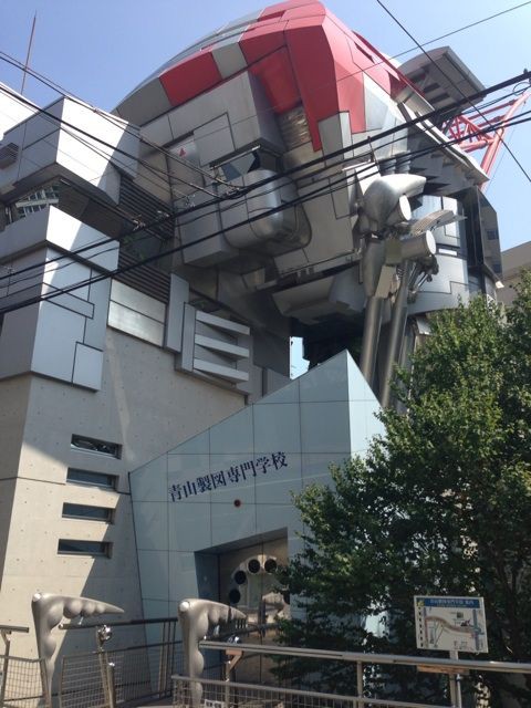 渋谷の住宅街に突如現れる謎のsf調カオスビルの正体 Newsact