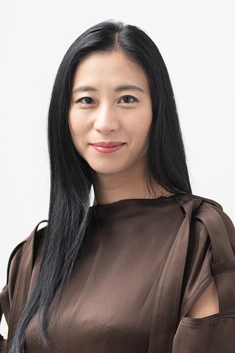 三浦瑠麗 忘年会の写真投稿で物議 今出したらダメ ５人以上マスク無しはまずい ニューストゥデイ