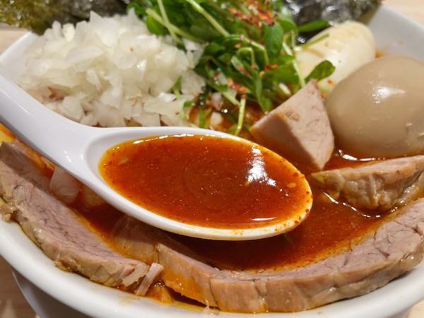 tokyohot 526 辛いやつも最高です！西葛西「えいちつー」TokyoHot＋玉ネギ＋のり＋辛子高菜 : ラーメン食べたら書くブログ