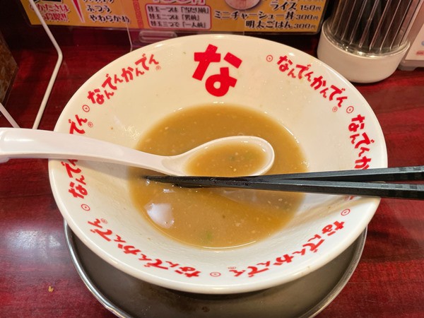 まもなく閉店！新宿「なんでんかんでん」豚骨ラーメン＋青ねぎ : ラーメン食べたら書くブログ