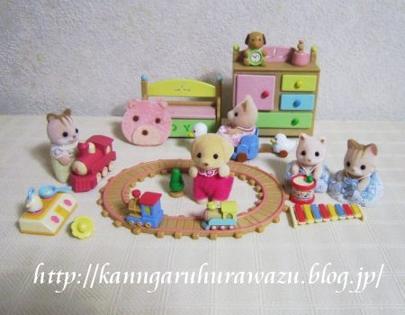 おもちゃで遊ぶシルバニアの赤ちゃん達 カンガルー姉妹の村