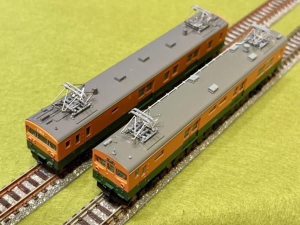 KATOの「クモニ143形」と、マイクロエースの「クモヤ143・湘南色」を