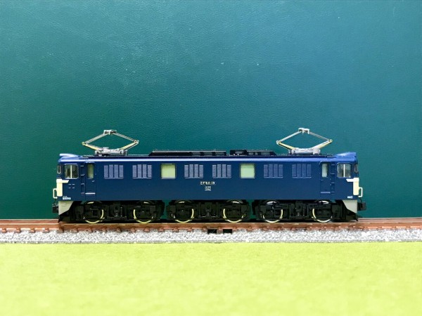 トミックスの「EF60形」とマイクロエースの「EF61形」を並べてみました