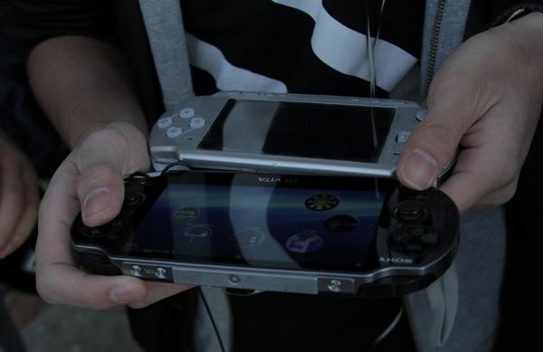 Playstation Vitaの体験会に見る日米の文化の違いと本日のニュースチェック Psvita Gears