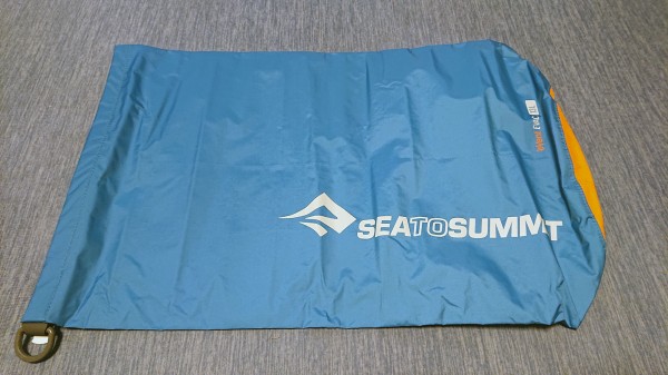 SEA TO SUMMIT eVACドライサック : ニックの隠れ家