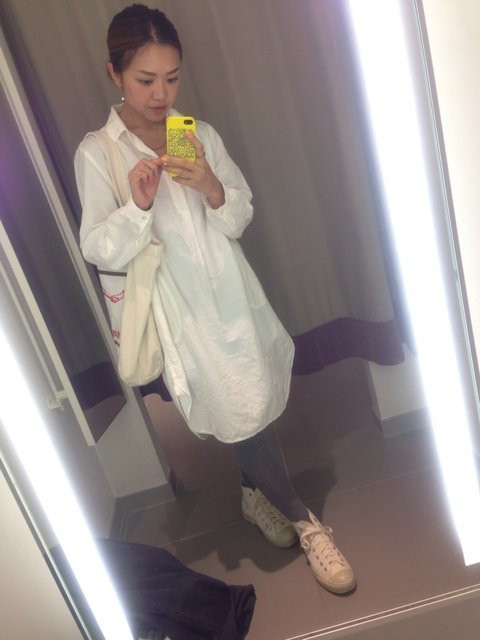 白ワンピースにグレータイツ スタイルのない人生なんてクズよ