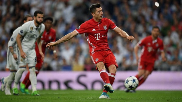 【ASローマ vs バイエルンミュンヘン サッカーマフラー フットボール】 FCバイエルン・ミュンヘン マフラー | サッカーグッズ - 古着屋
