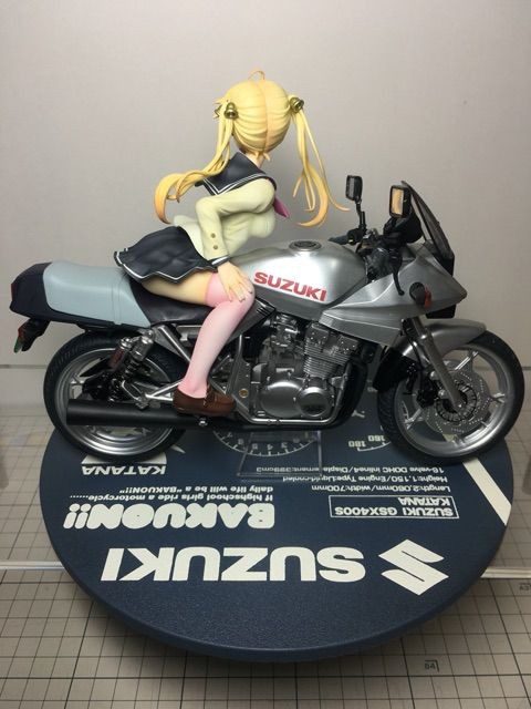 ばくおん！！ 鈴乃木凜＆GSX400Sカタナ 1/10 完成品フィギュア : ホリデー萌燃ライナー