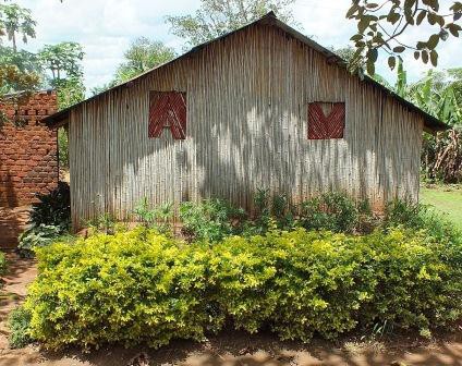 草の家 竹の家 土壁の家 煉瓦の家 そして地元の山の木でつくる家 建物修復支援ネットワーク