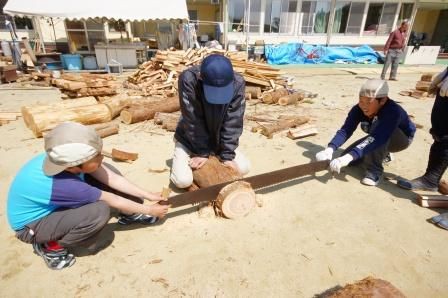 瓦礫の山から甦れ 木のいのち 建物修復支援ネットワーク