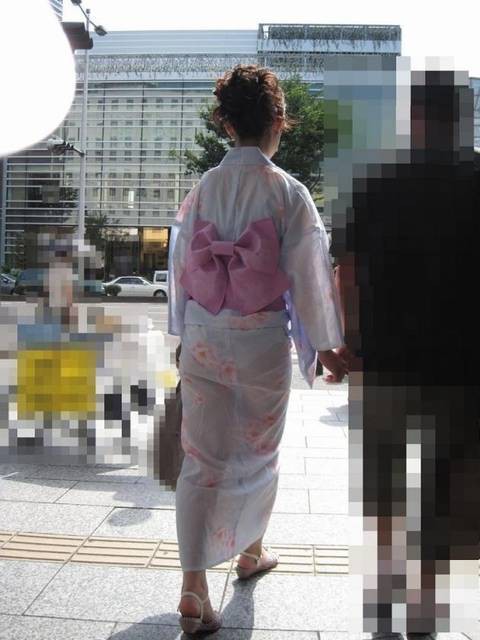 画像 薄いスカート履いてパンツスケスケの女ｗｗｗｗ Opiとかフェチ系にゃんてな