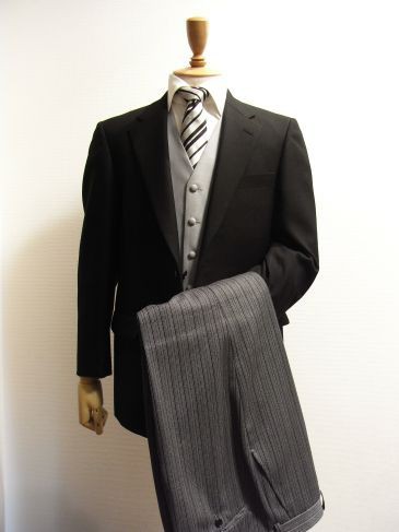 結婚式の服装 男性 ディレクターズスーツとは ウエディングタキシードは購入かレンタルか 表参道の隠れ家オーダーサロン