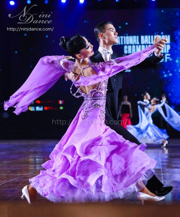 DA014ウロコのデザインが素敵なラベンダーのモダンドレス : 社交ダンス