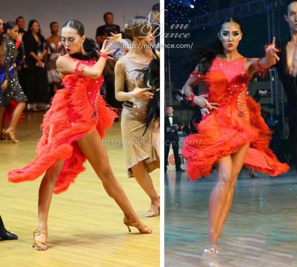 D569フレイムレッドの羽根が踊る最旬スタイルラテンドレス : 社交