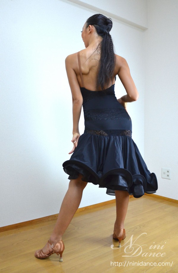 LP007裾ボリュームたっぷりな石なし黒ラテンドレス : 社交ダンスウェア