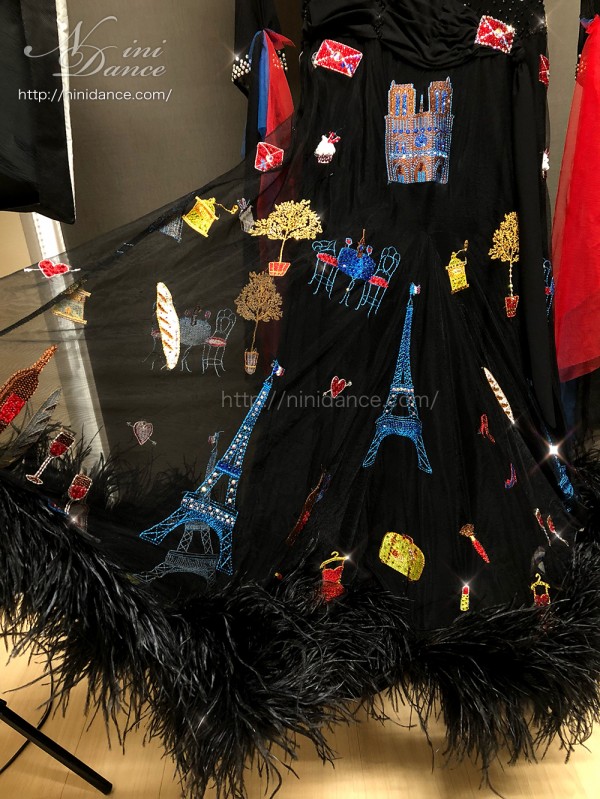 D792エダスー社製の美しい刺繍で魅せる黒モダンドレス : 社交