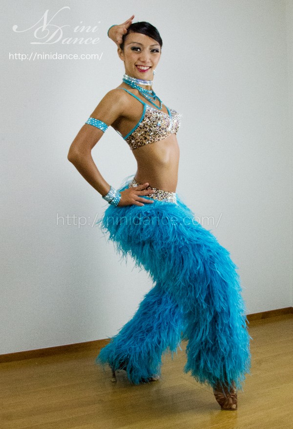 D208ボリューム羽根パンツスタイルの豹柄+青ラテンドレス : 社交ダンス 