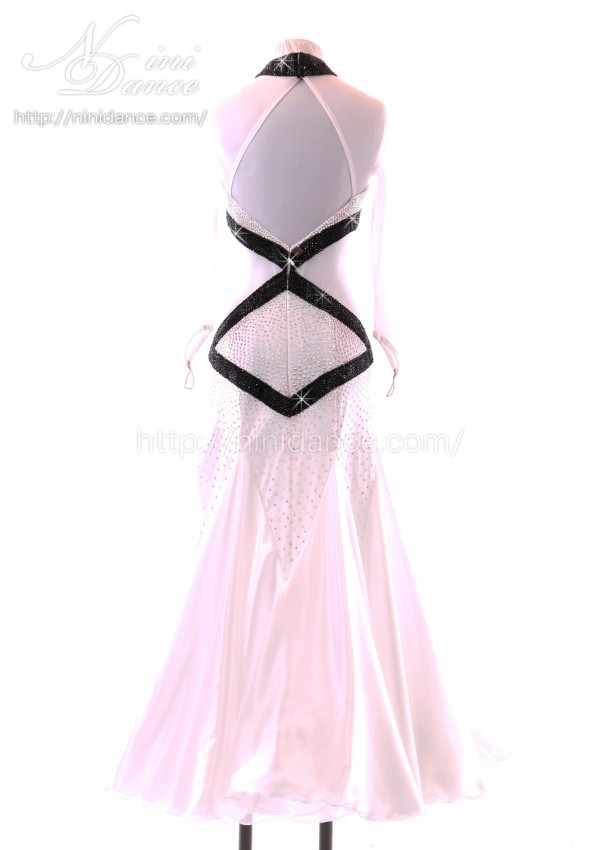 D228アマ世界チャンピオンの白黒スポンサーモダンドレス : 社交ダンス  