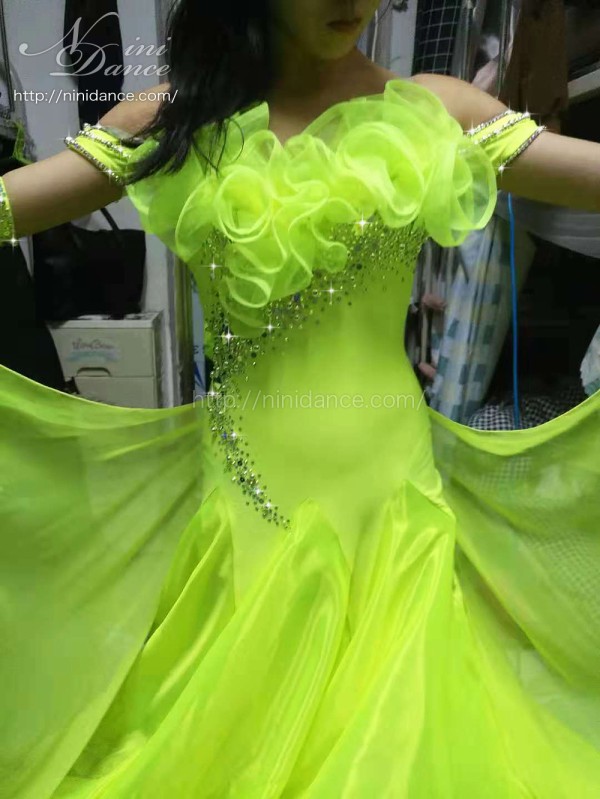 D821鮮明な蛍光黄緑がフロア映え満点のモダンドレス : 社交ダンス 
