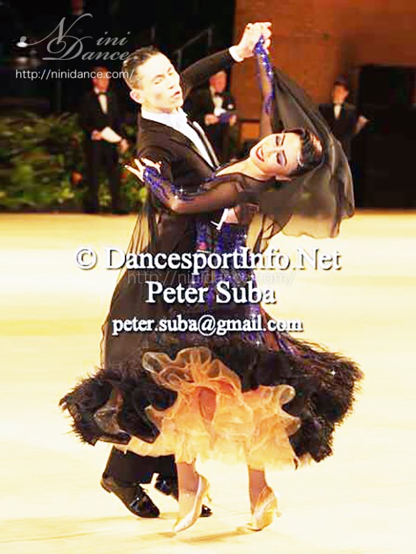 D781ブラックシースルーにブルーライン際立つモダンドレス : 社交