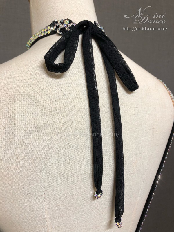D792エダスー社製の美しい刺繍で魅せる黒モダンドレス : 社交