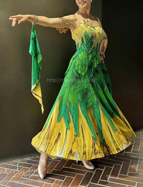 D995高級ブランドEM製イエヴァ着用の金緑のモダンドレス : 社交ダンス