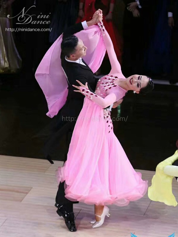 鮮やかなピンク社交ダンスドレス 💗Pink Dress💗 Design by @taka.dance.fashion タカダンス