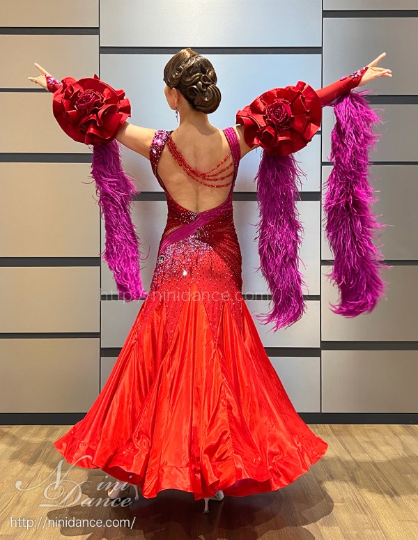 A015ドレスの装飾にボリューミーなオーストリッチ羽根DIY : 社交ダンス 