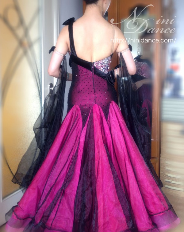 D038ピンクと黒2枚重ねのチュールモダンドレス : 社交ダンス