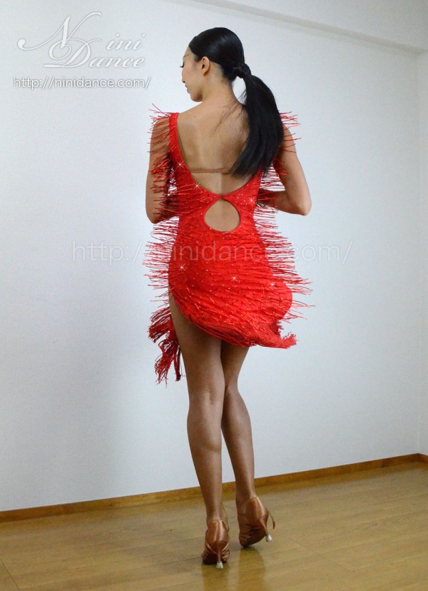 D130竹ビーズフリンジで迫力満点の赤いラテンドレス : 社交ダンス