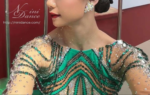 社交ダンスドレス　新品　ラテン　モダン　Ｍ　緑色 フリンジ装飾付きドレス 社交ダンスラテンドレス（グリーン&ゴールド/緑）【商品番号AIー