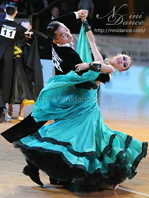 夏休み最終セール✨ 社交ダンス　黒いレースとシフォンのダンスドレス 夏休み最終セール✨ 社交ダンス 黒いレースとシフォンのダンスドレス