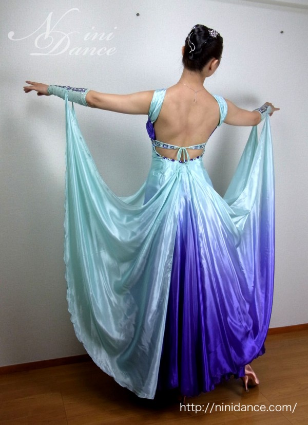 D024水色から紫のグラデーションが美しいモダンドレス : 社交ダンス