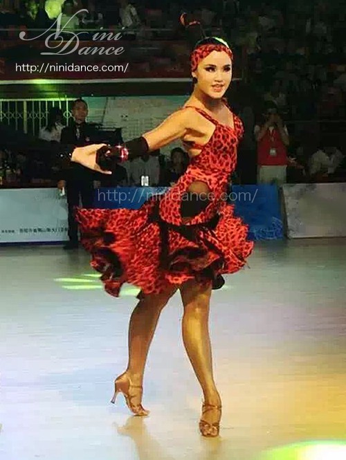 D588赤い豹柄に黒アクセントで強い女風ラテンドレス : 社交ダンス