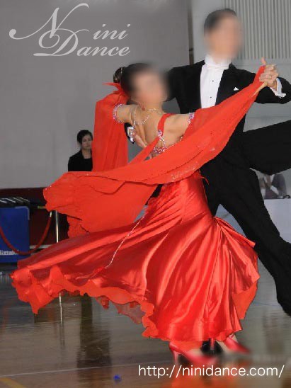 D011タカダンス製羽根つき赤いモダンドレス : 社交ダンスウェア