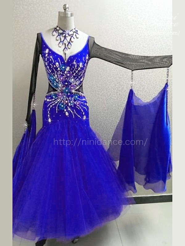 D193センス良な細工飾りが華やかな青紫モダンドレス : 社交ダンス