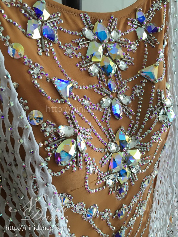 DA064プロ世界ファイナリストのデモ用白いモダンドレス : 社交ダンス