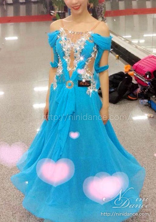 D333ドレープがきいたフロートが踊る水色モダンドレス : 社交ダンス