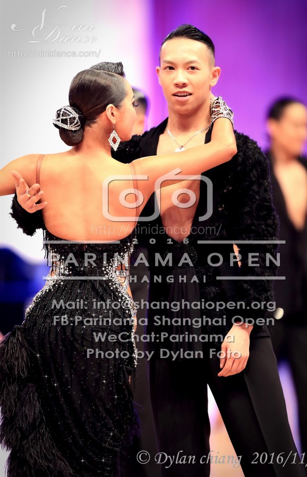 クールな 社交ダンス ラテンドレス 黒 レース 羽根 競技会 デモ D601妖艶に光る妖精のような黒羽根ラテンドレス : 社交ダンス