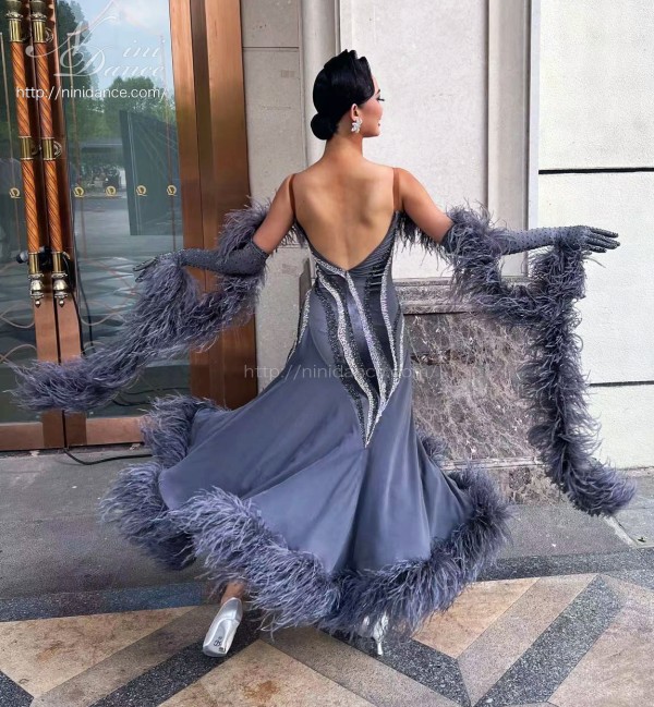 週末限定価格)中古モダンドレス(海外製ブランド)Sサイズ モデル身長