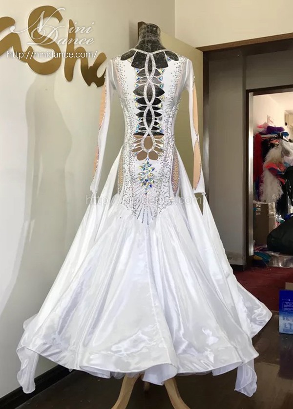 中古モダンドレス(海外製)　Sサイズ モデル身長145cm 中古モダンドレス(海外製ブランド) Sサイズ モデル身長145cm
