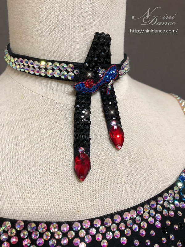 D792エダスー社製の美しい刺繍で魅せる黒モダンドレス : 社交
