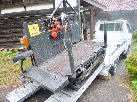 田んぼを走る林内作業車 集落のボサ刈り整備のその後 島根 山守network