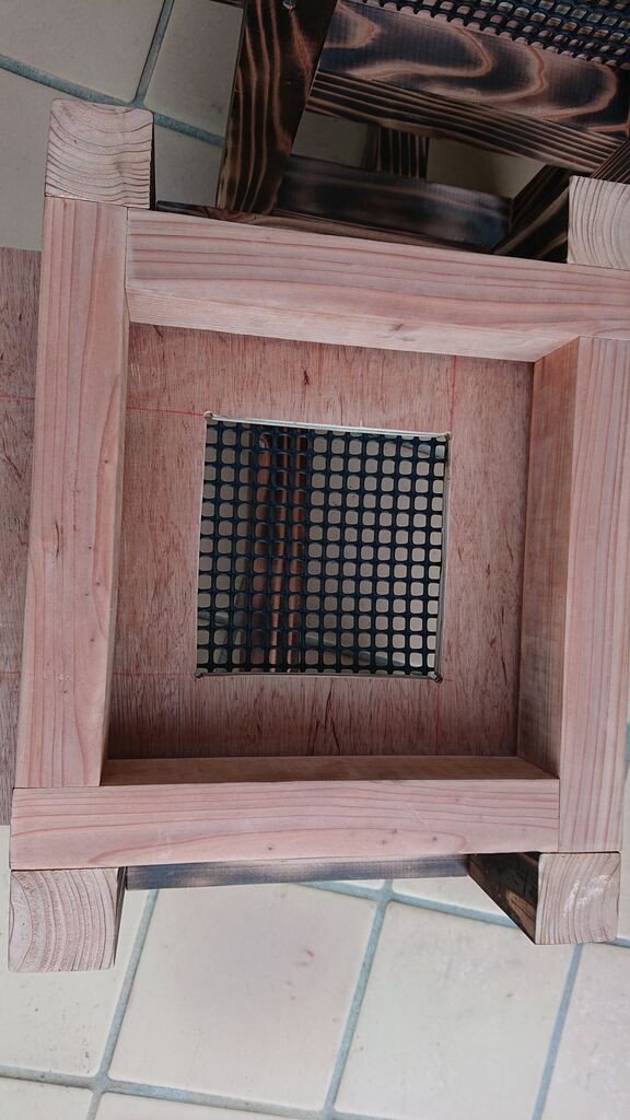 重箱巣箱台 ２台 ニホンミツバチ スムシ暑さスズメバチ対策 鉄製台 
