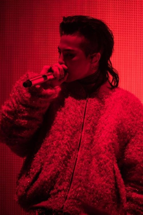 G Dragon ソロコンサートにiuがゲスト出演 入隊までに飲むようにと焼酎をプレゼントされた 恋する干しぶどう Z 新館